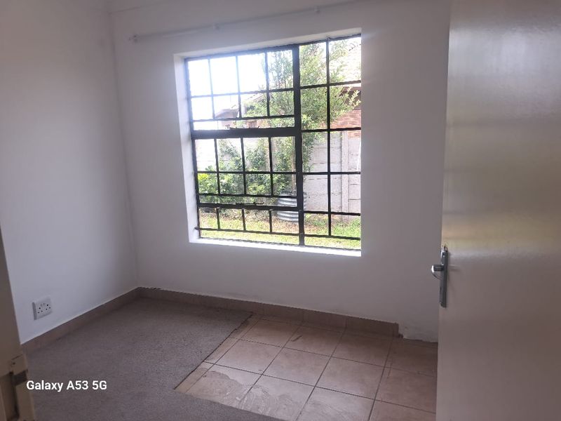 Three bedrooms at Thatchil Security Estate - Photo 8