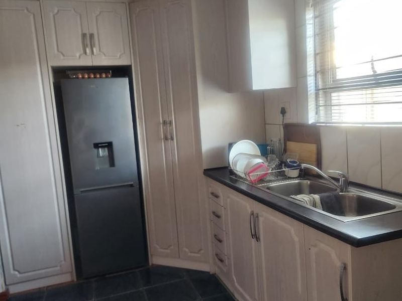 2 Bedroom House for Sale in Nyanga - Photo 9