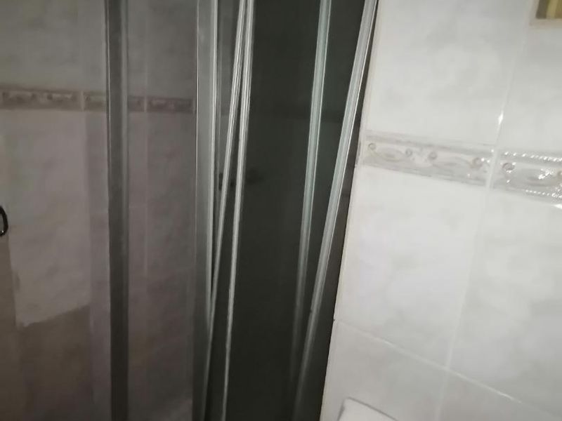 BACHELOR FLAT TO RENT - Photo 10