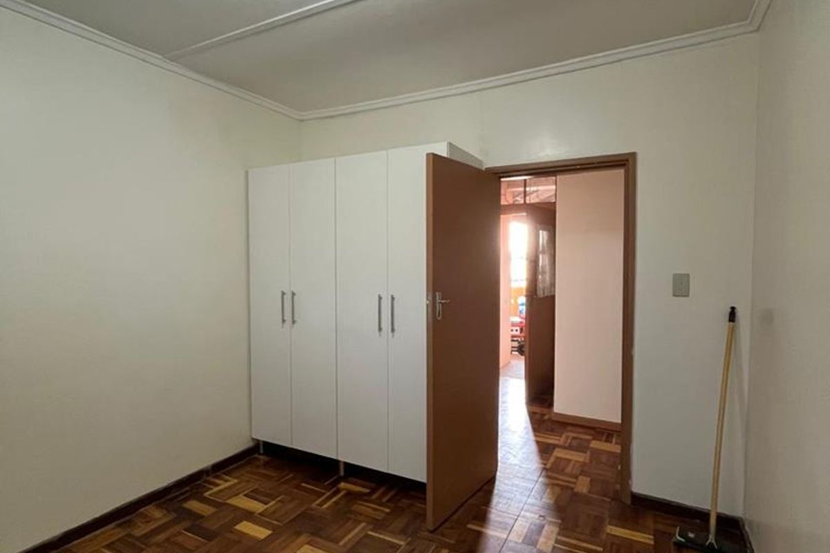 1 Spacious Flat to Rent in Sidwell - Photo 3