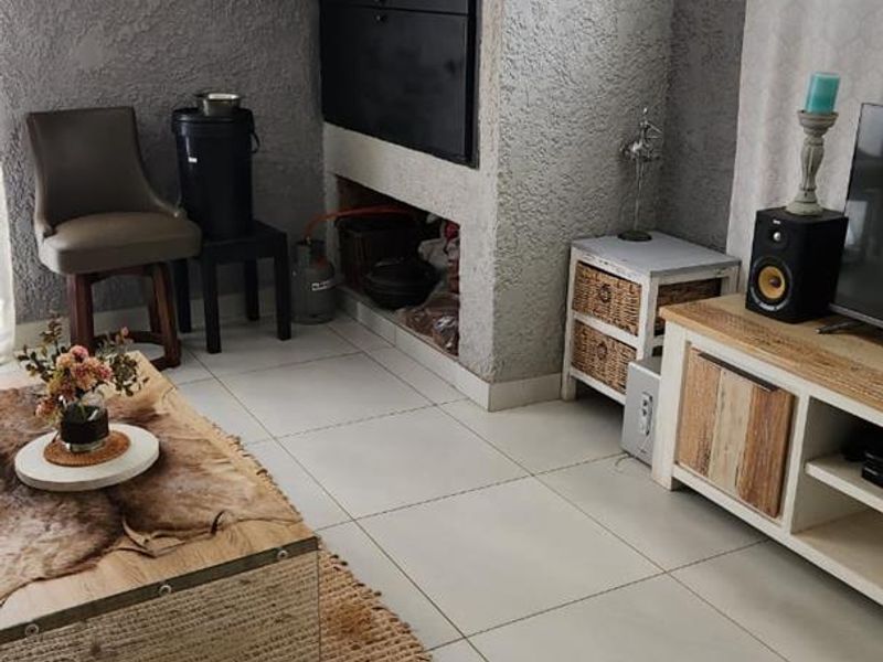 Modern family home in Carters Glen - Photo 9