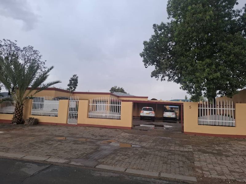 Family spacious home for sale - Photo 2