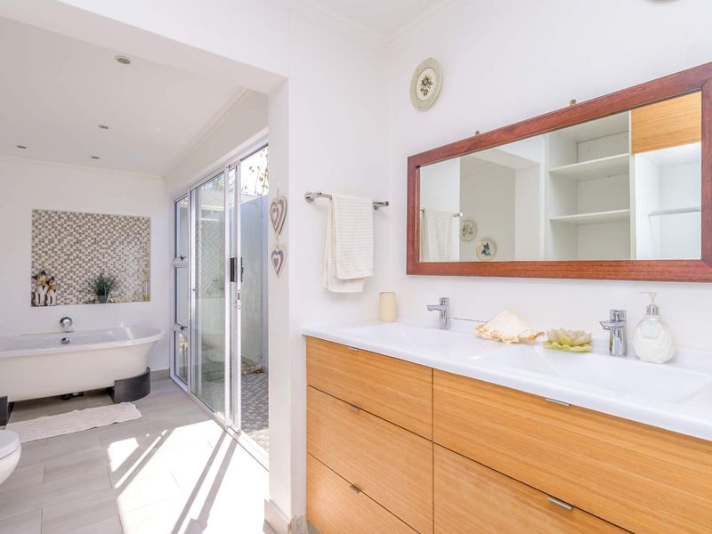 Prime Location: Immaculate 3-Bedroom Simplex for sale in Umhlanga Manors - Photo 8