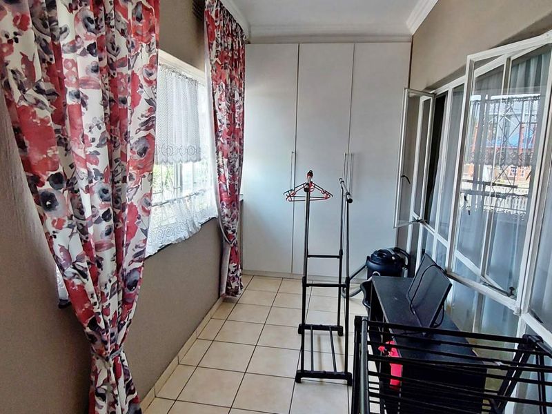 Pet Friendly 2 Bedroom Unit, in Town. - Photo 5