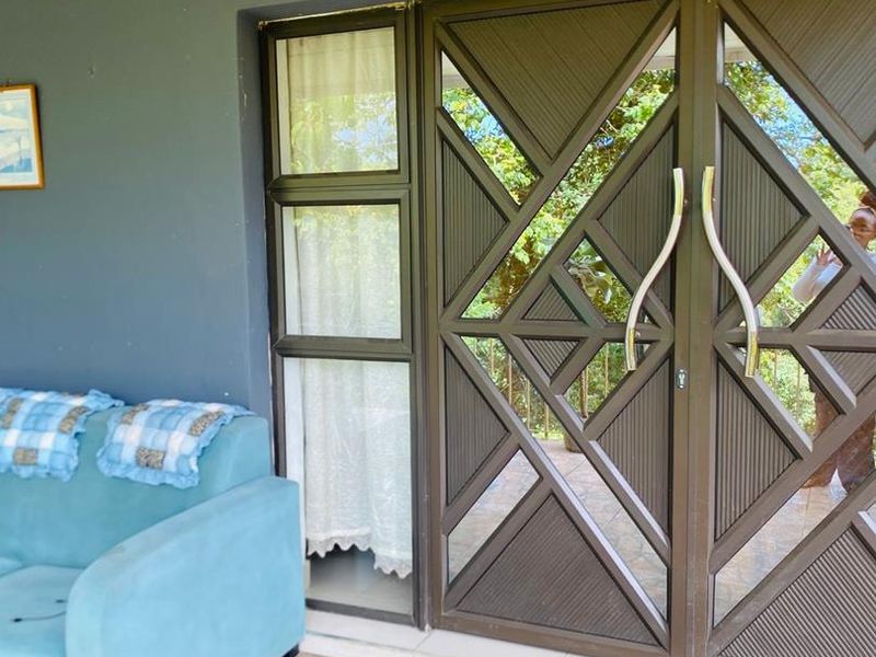 "Discover Your Dream Home in Berea West, Westville!" 2. "Luxurious Family Living Awaits in Westville!" 3. "Berea West Beauty: Spacious Family Home for Sale!" - Photo 6