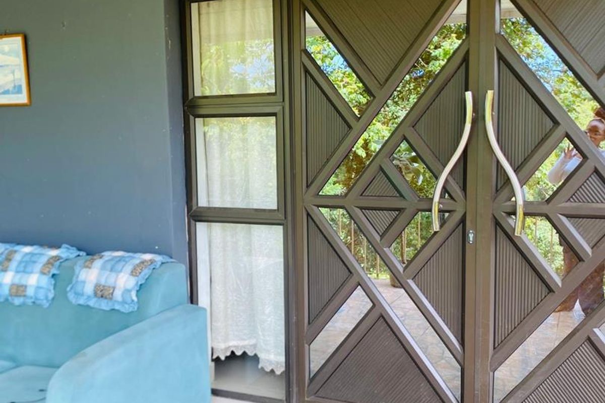 "Discover Your Dream Home in Berea West, Westville!" 2. "Luxurious Family Living Awaits in Westville!" 3. "Berea West Beauty: Spacious Family Home for Sale!" - Photo 5