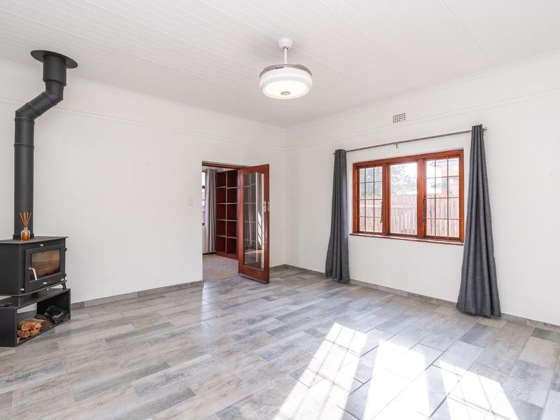 Large Family Home with Table Mountain Views in Little Mowbray. - Photo 6