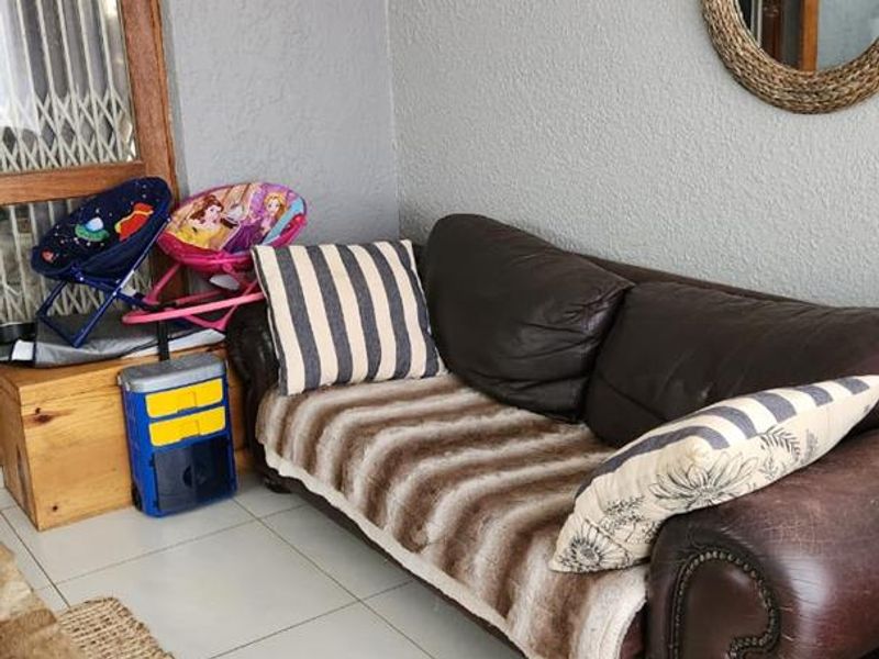 Modern family home in Carters Glen - Photo 5