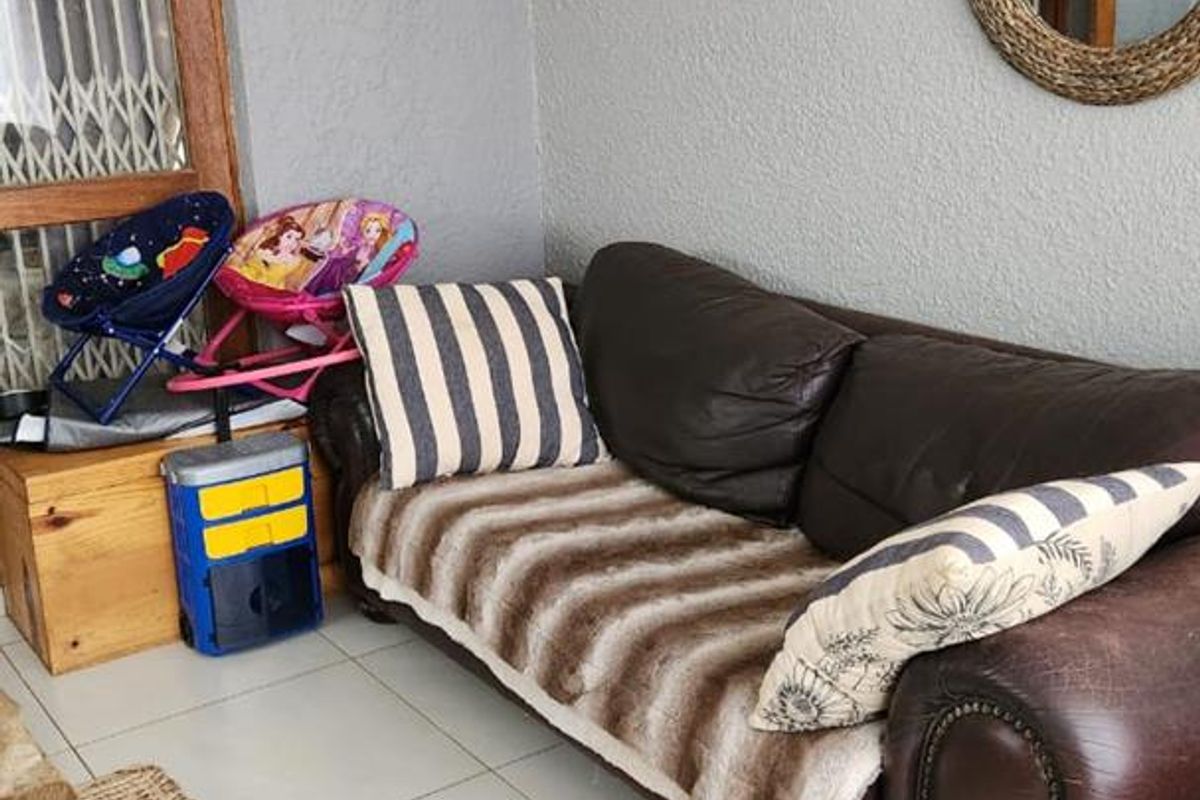 Modern family home in Carters Glen - Photo 5