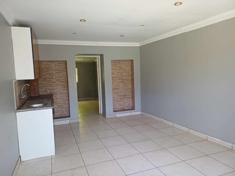 Rosettenville Extension, 3 Bedroom house with flatlet - Photo 4