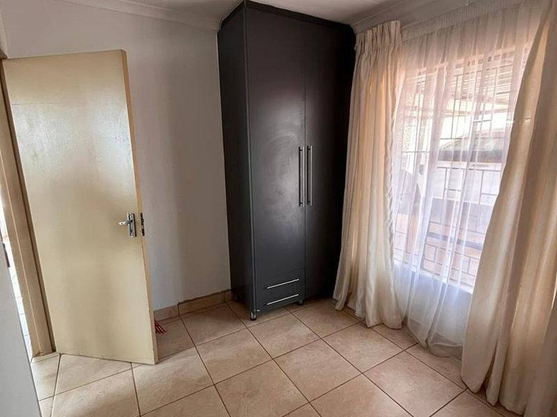 3 bedrooms house to rent in Soshanguve WW - Photo 9