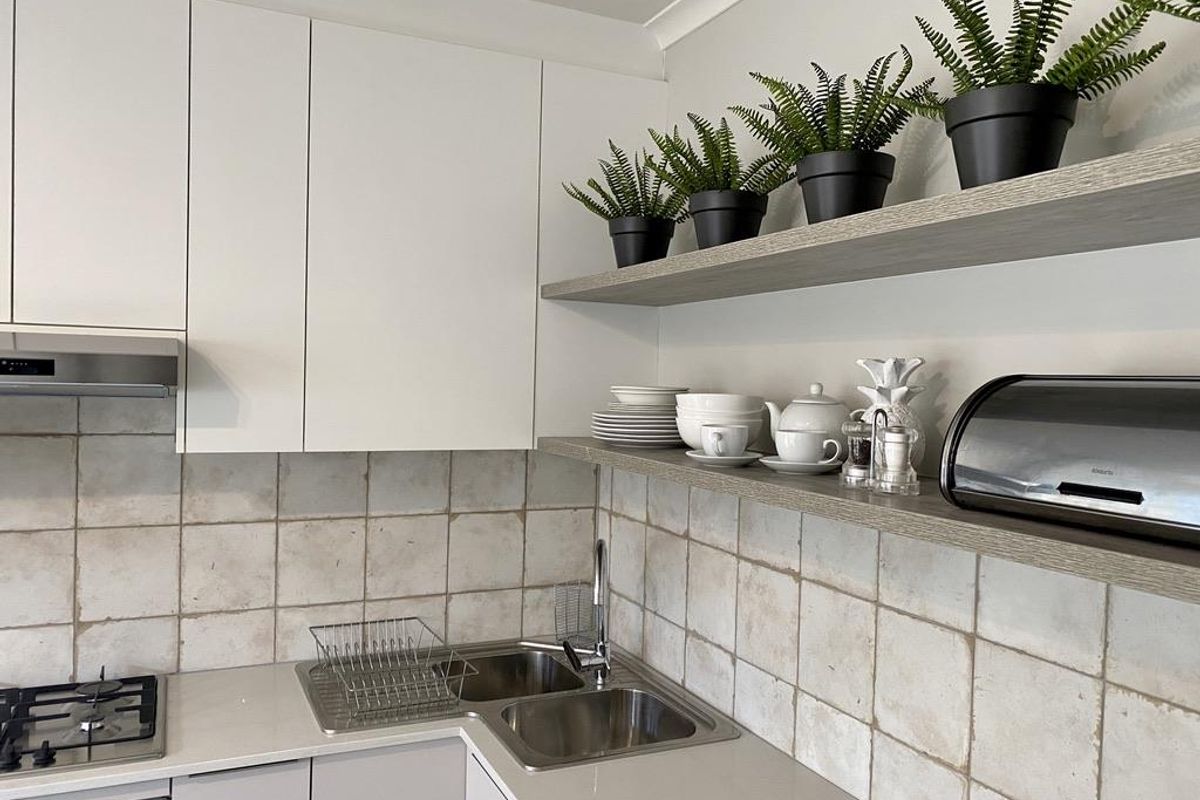 Coastal Chic Garden Apartment – 1 Road from the Beach - Photo 2