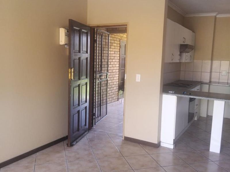 Ground floor unit ready to move in. - Photo 3