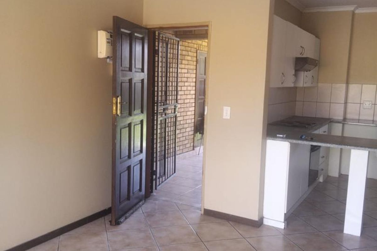 Ground floor unit ready to move in. - Photo 3