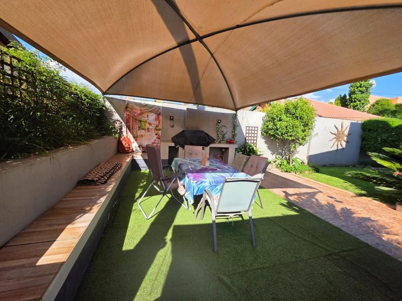 Relaxing Family Home - Photo 7