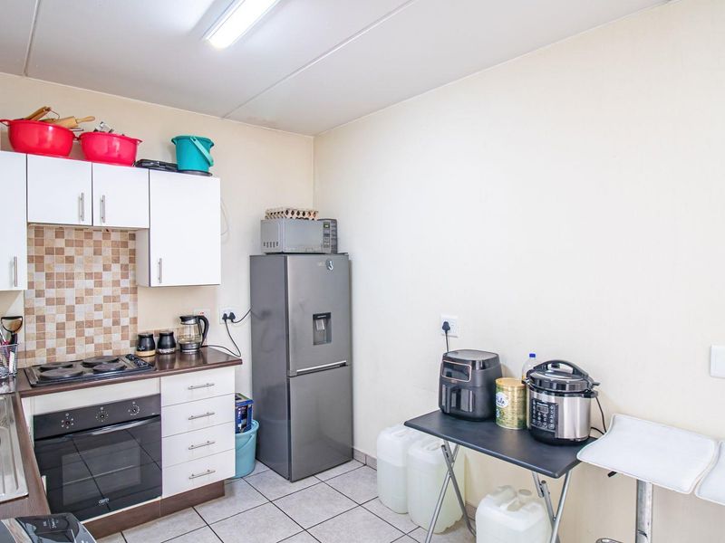 Charming 2-Bedroom Apartment in Prime Location - Photo 3