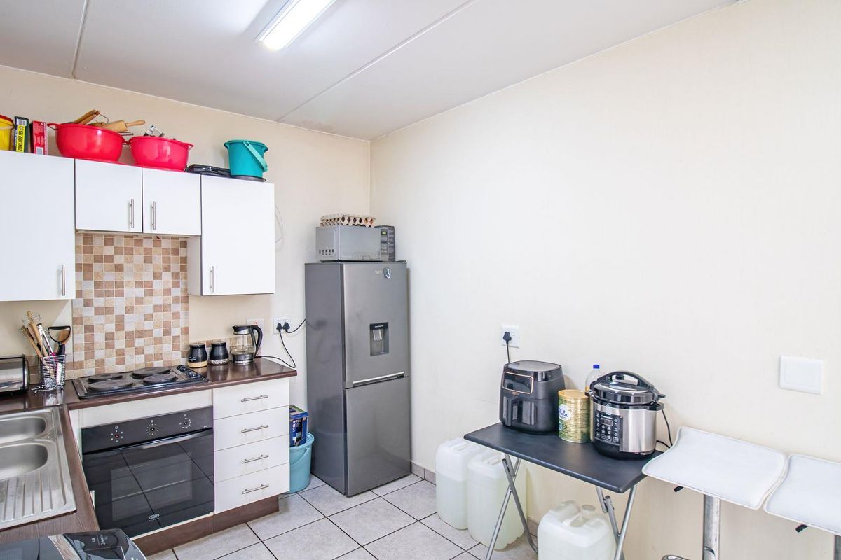 Charming 2-Bedroom Apartment in Prime Location - Photo 3
