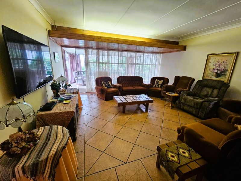 Charming 4-Bedroom Family Retreat in the Heart of Valhalla, Centurion - Photo 5
