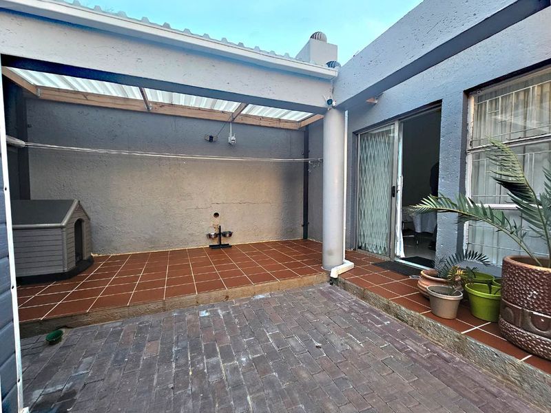 Modern Comfort Meets Tranquil Garden Living in Radiokop - Photo 8