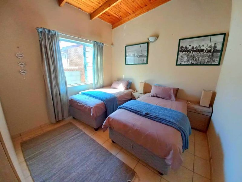 Savanna Self-Catering House with Flat - Photo 8