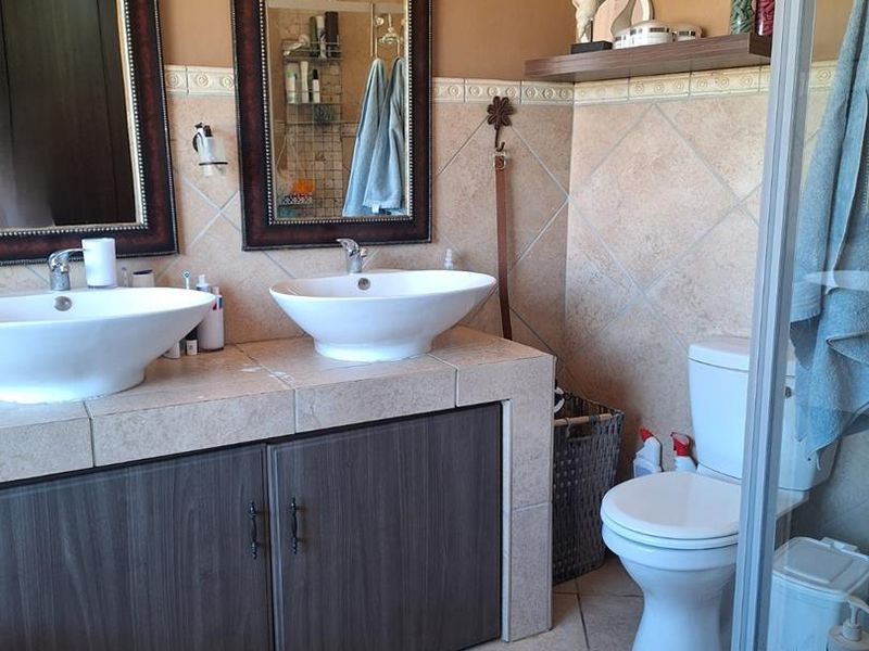 4 Bedroom Family Home To Rent Melodie Hartbeespoort - Photo 9