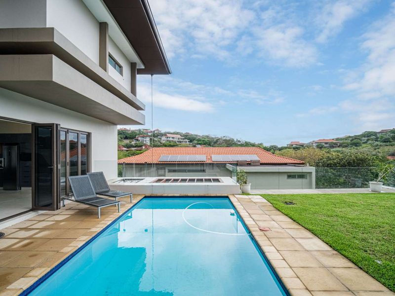 Modern Architectural Masterpiece with distant Seaviews - Photo 7