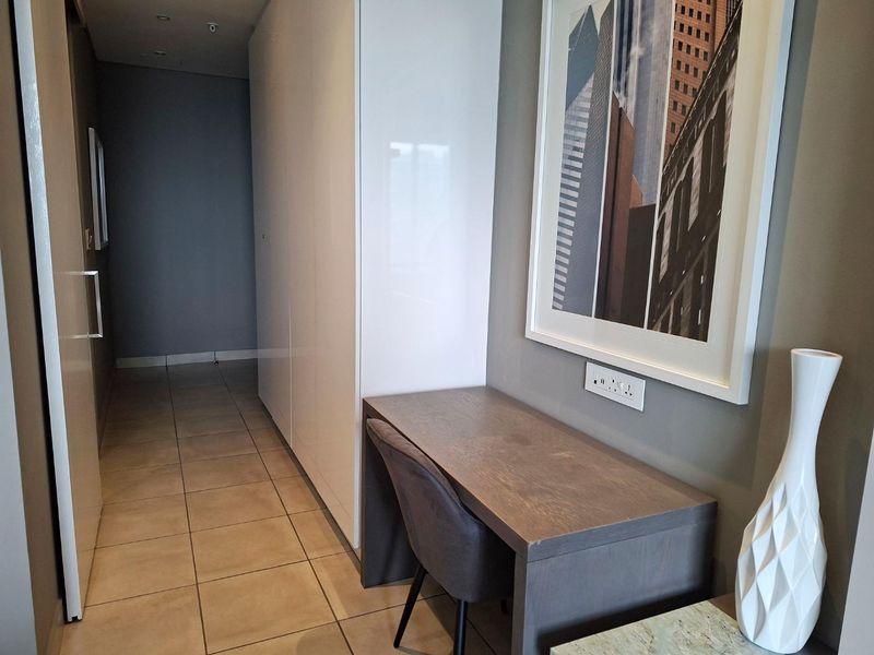 Stunning Furnished, 6th Floor Studio Apartment Available in Sandton Skye - Photo 6