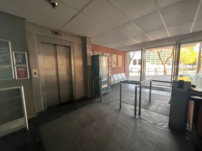 Building To Rent – Windhoek CBD - Photo 5