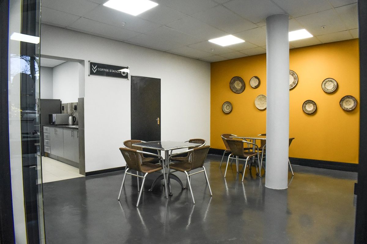 787m2 Office To Let in Isando Business Park - Photo 2