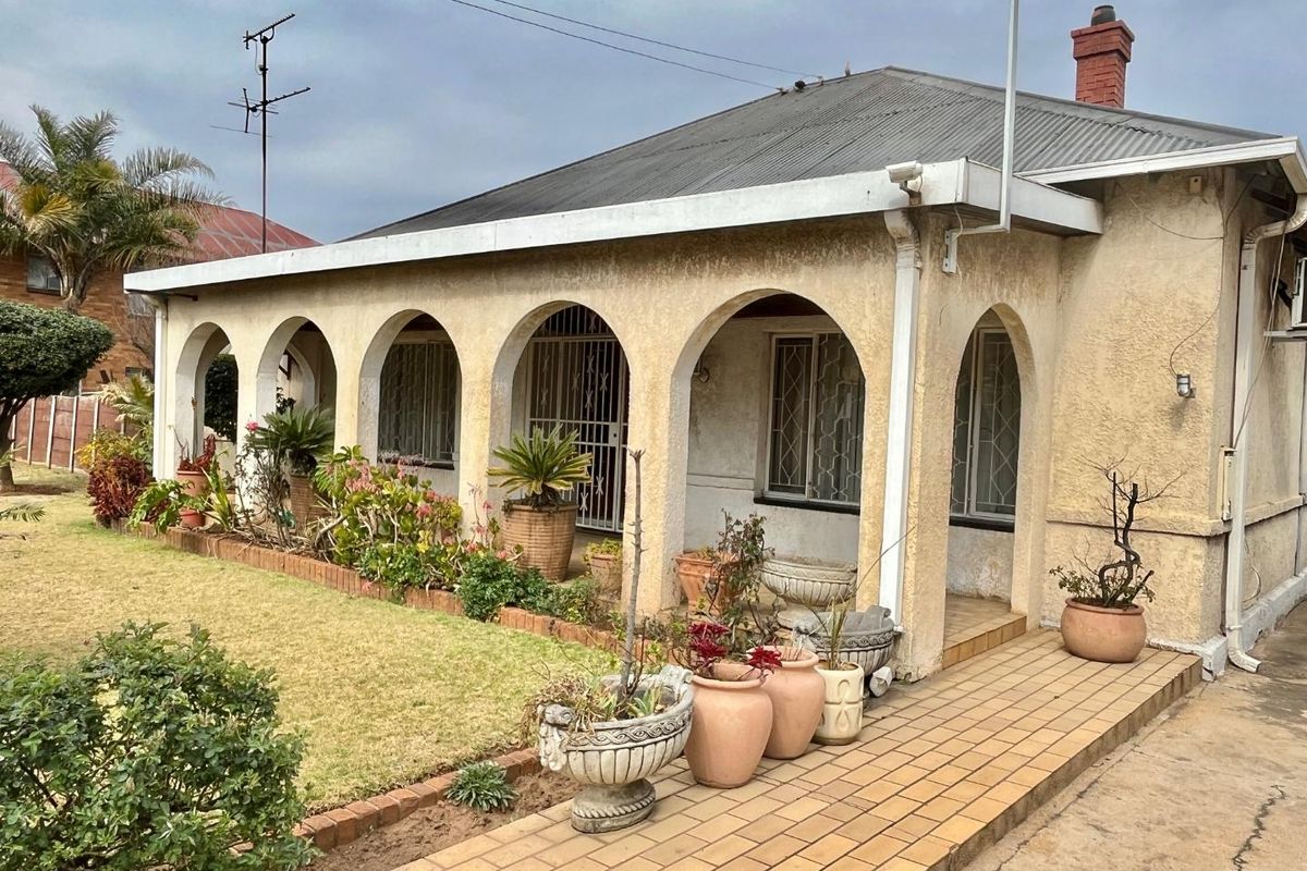 Germiston South Treasure: Classic Charm Meets Modern Living - Photo 2