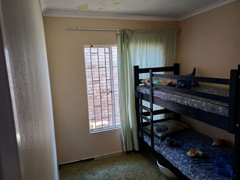 Spacious 2 bedroom 2 bathroom unit in Wilgeheuwel - Photo 9