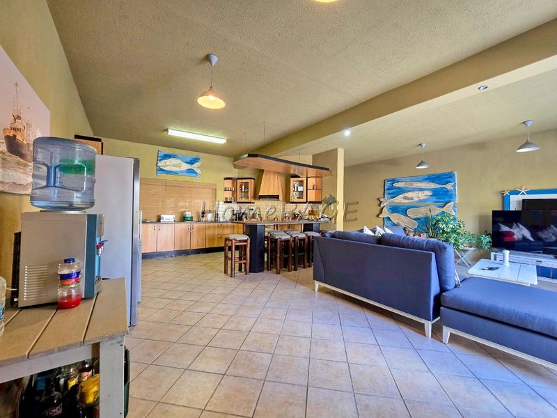 Long Beach Ext 1, Walvis Bay:  Rustic, INTERESTING Home is for sale - Photo 8