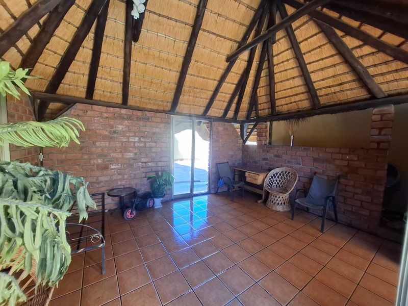 🏡 FOR SALE | Pioneerspark  4-Bedroom House with Bachelor Flat – N$ 4,100,000 - Photo 4