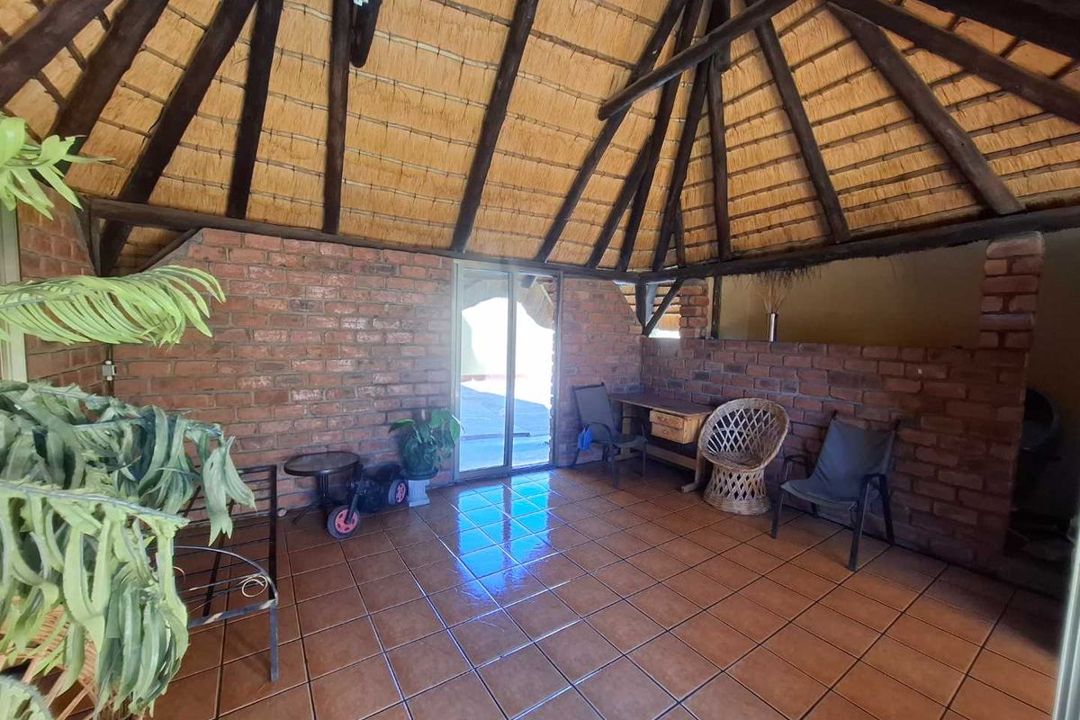 🏡 FOR SALE | Pioneerspark  4-Bedroom House with Bachelor Flat – N$ 4,100,000 - Photo 4