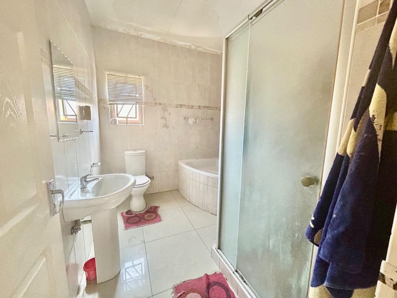 2-Bedroom House For Sale - Photo 3