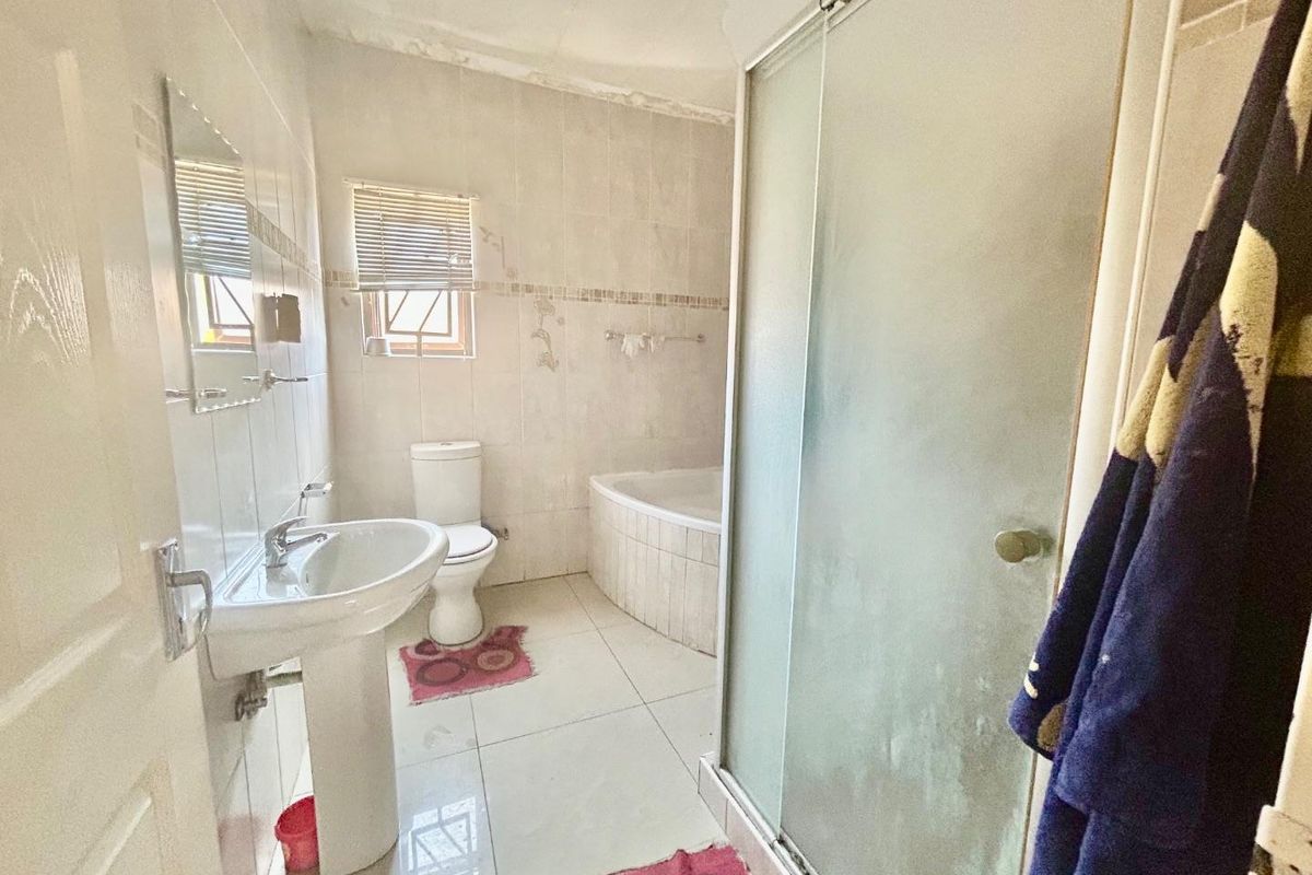 2-Bedroom House For Sale - Photo 3