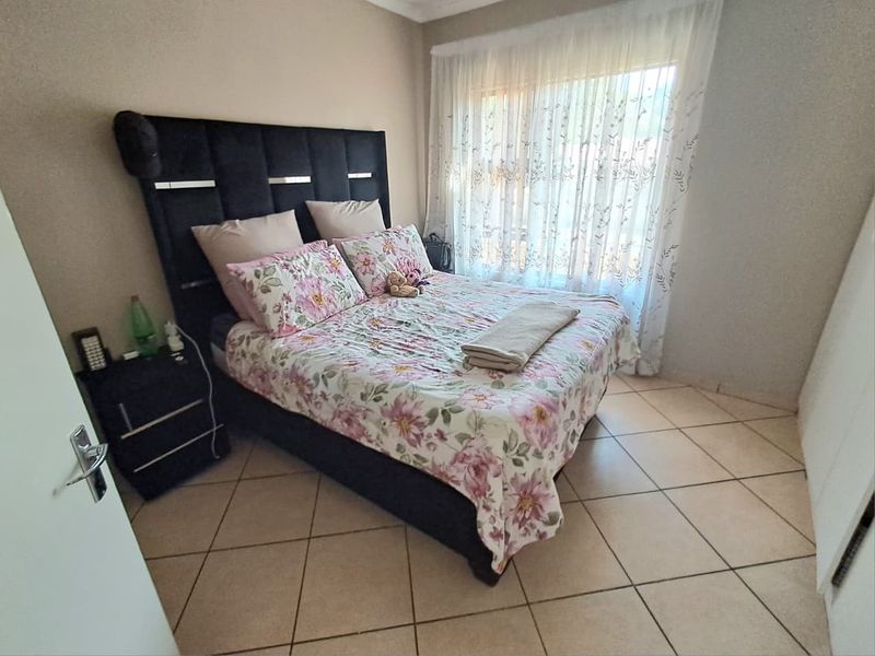 2 Bedroom Duplex Unit for Sale in General Alberts Park - Photo 8
