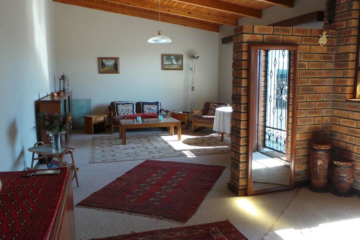 Well located Home close to Private School and Park - Photo 3