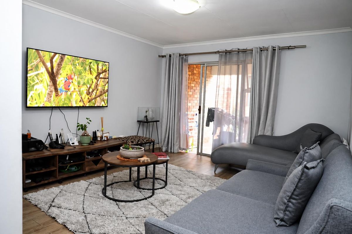Perfectly Located: Modern, stunning 2 bedroom Townhouse with Easy Access to N1 - Photo 5