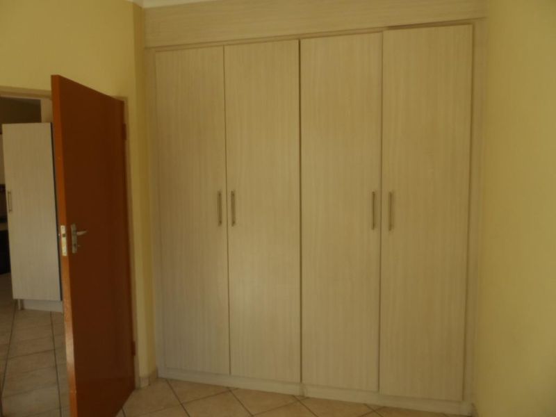 2 BEDROOM FLAT TO RENT IN CAPITAL PARK - Photo 8