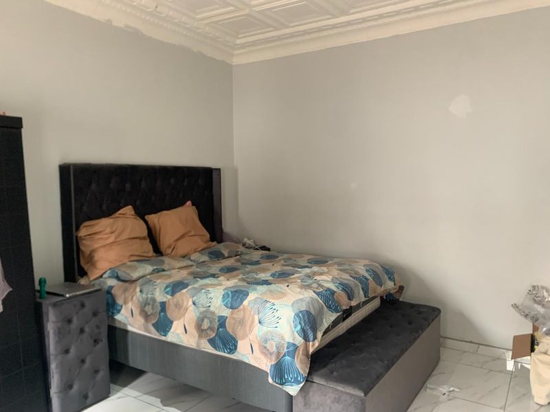 For Sale: Spacious 5-Bedroom House in Quiet Rosettenville Street - Photo 6