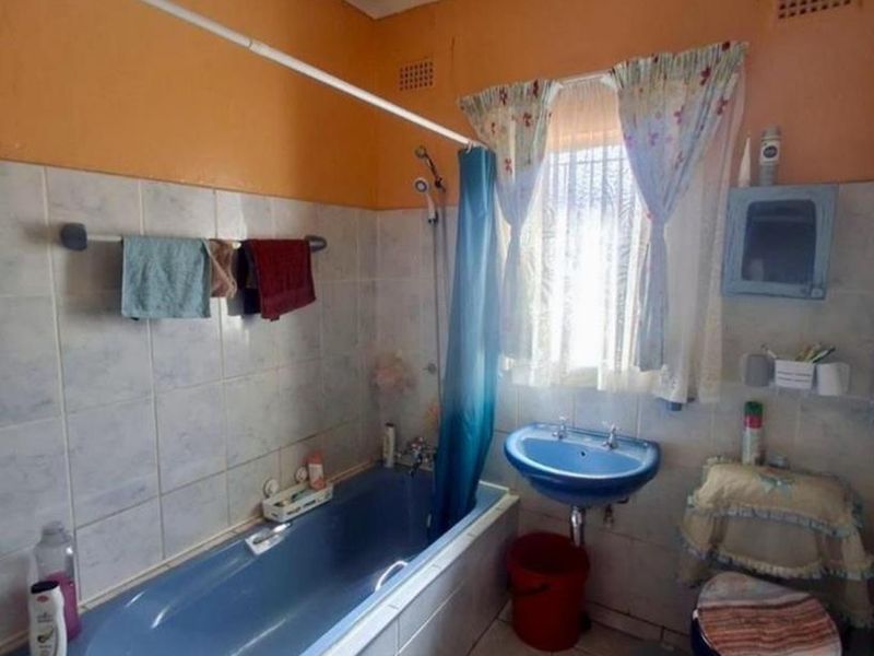 2 Bedroom With a Pool For Sale Vanderbijlpark CW2 - Photo 9