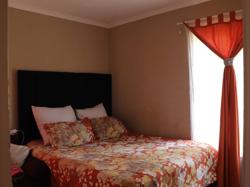 Townhouse for sale in Protea Glen Estates - Photo 10