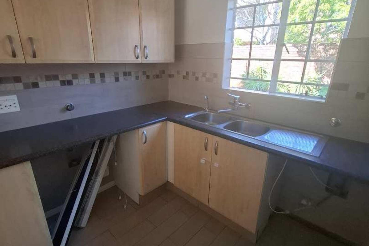 Stunning 3 bedroom unit in Equestria - Photo 4