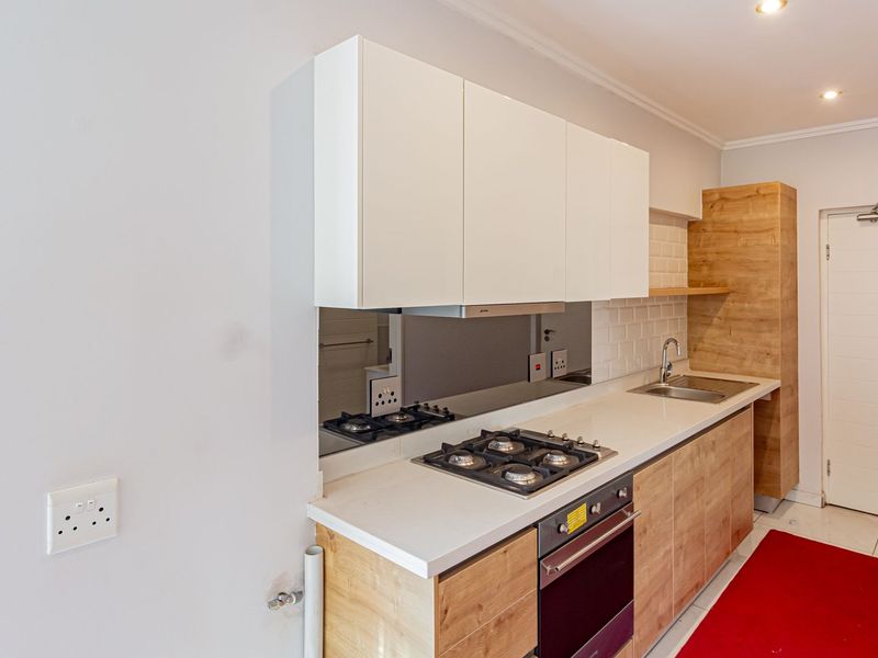 1 Bedroom Apartment for sale in Bryanston - Photo 3