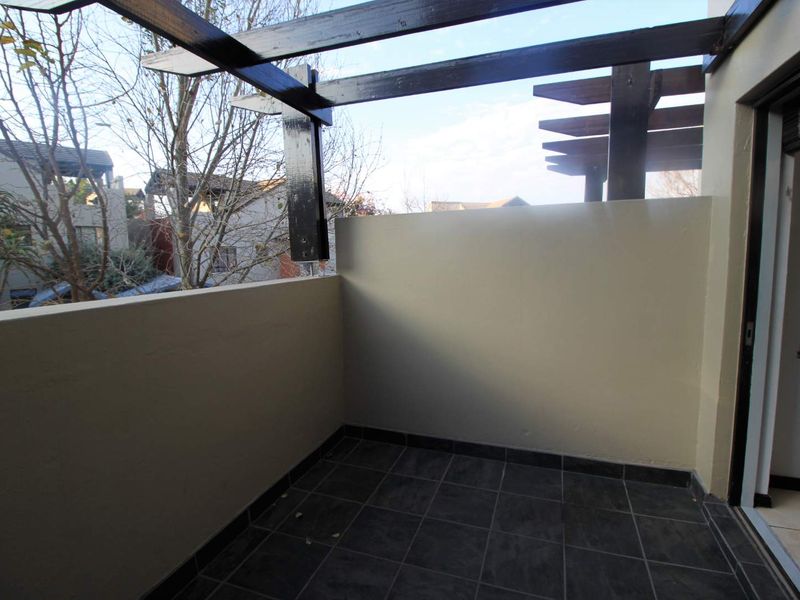 Beautiful Two Bedroom Penthouse Loft Apartment in Excellent Complex - Photo 10