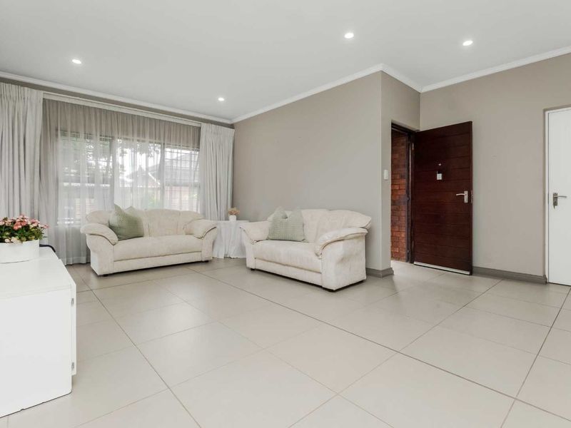 SINGLE-LEVEL LIVING IN THE SECURE CELEBRATION RETIREMENT VILLAGE - THIS CAN BE YOUR NEXT HAPPY PLACE - Photo 6