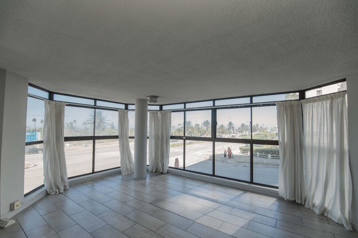 Spacious 142m2 Apartment in Twin Palms – Beachfront Living in Humewood - Photo 3