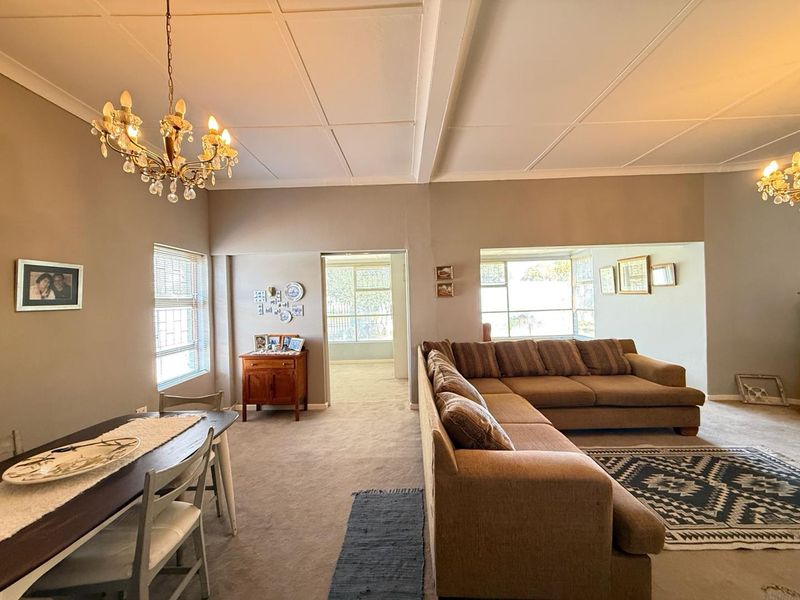 Neat as a Pin – Spacious Family Living at Its Best - Photo 8