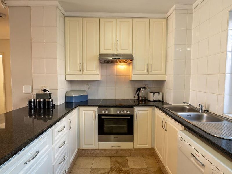 Three bedroom apartment to rent in Knysna Quays - Photo 6